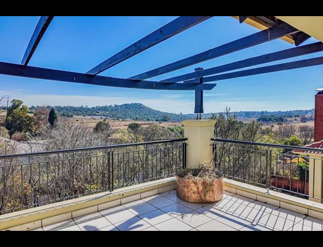 2 BEDROOM APARTMENT FOR SALE IN SUNNINGHILL